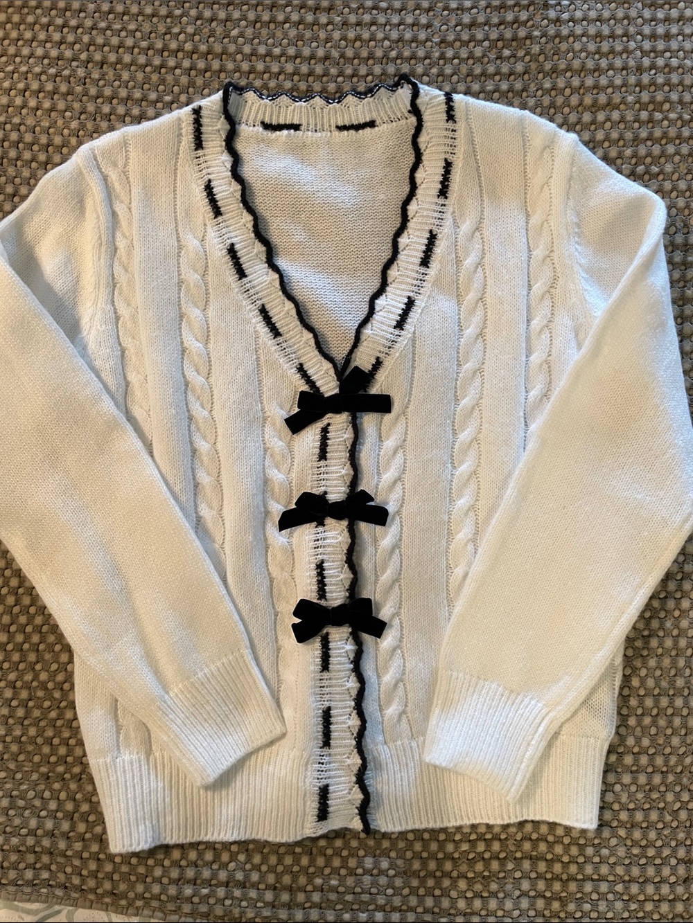 SHEIN White Cable-Knit V-Neck Cardigan with Black Trim and Bows (sz S)